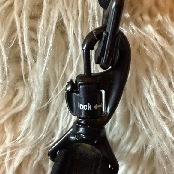 Pacsafe (Citysafe series)  NWT anti theft travel crossbody bag - Picture 5 of 7